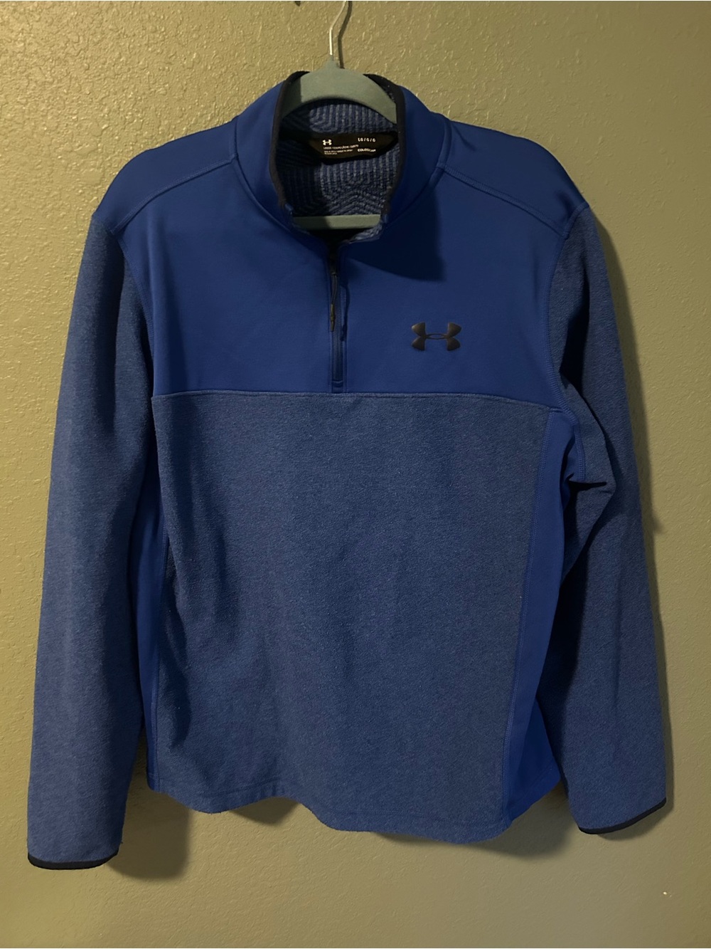 Under Armour blue quarter zip sweatshirt in a L #athletic #performance